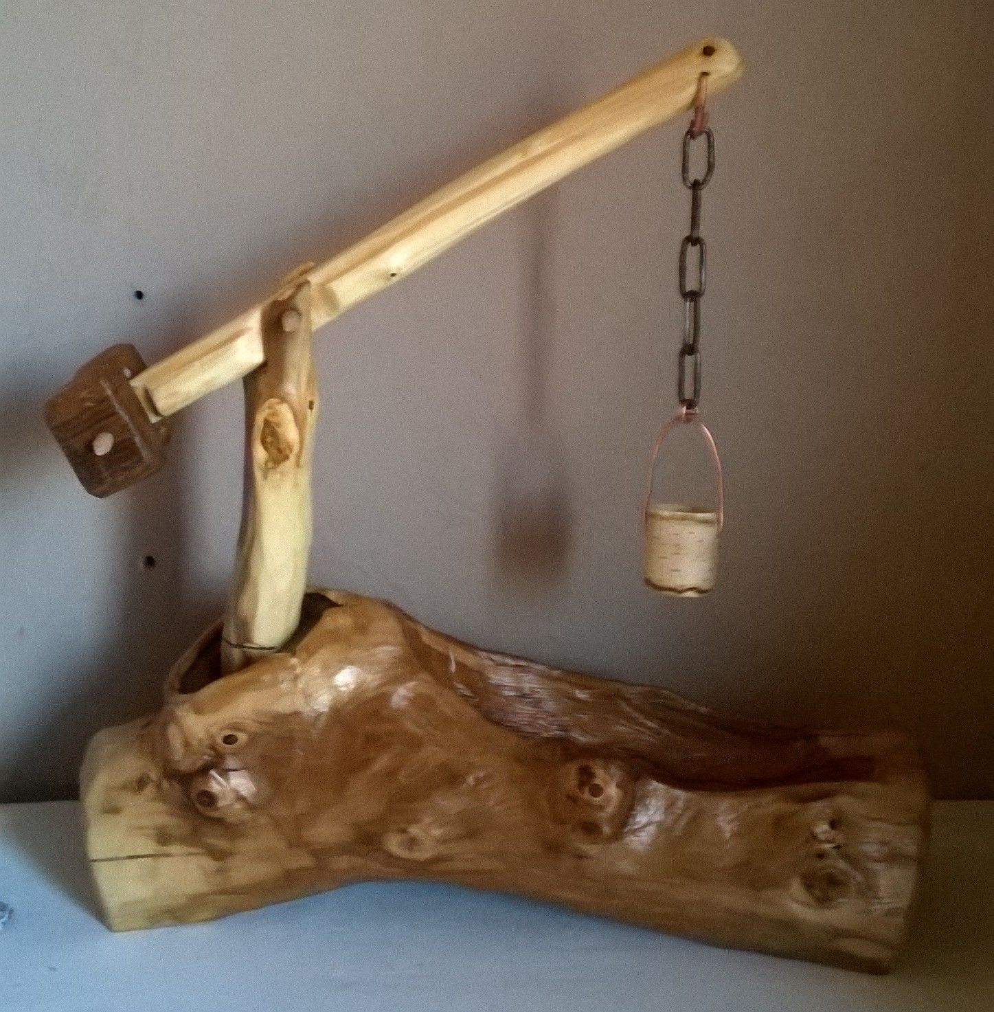 Holzbrunnen Apfelbaum